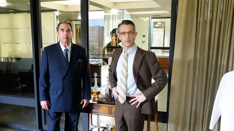 l-r: Dr. Barton Scully (Beau Bridges), Dr. Art Dreesen (Jeremy Strong) – Bild: AXN White