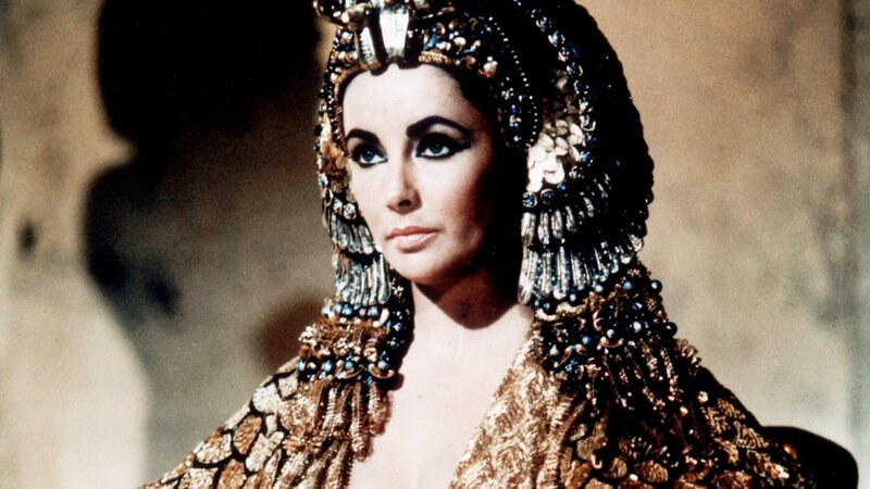 Als Frau an Caesars Seite zieht Cleopatra (Elizabeth Taylor) im Triumph in Rom ein. – Bild: 3sat