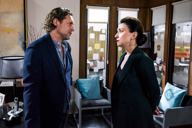 Simone (Tatjana Clasing) versucht vergeblich, Niclas (Ron Holzschuh) von seinem Vorhaben abzubringen. – Bild: RTL /​ Julia Feldhagen