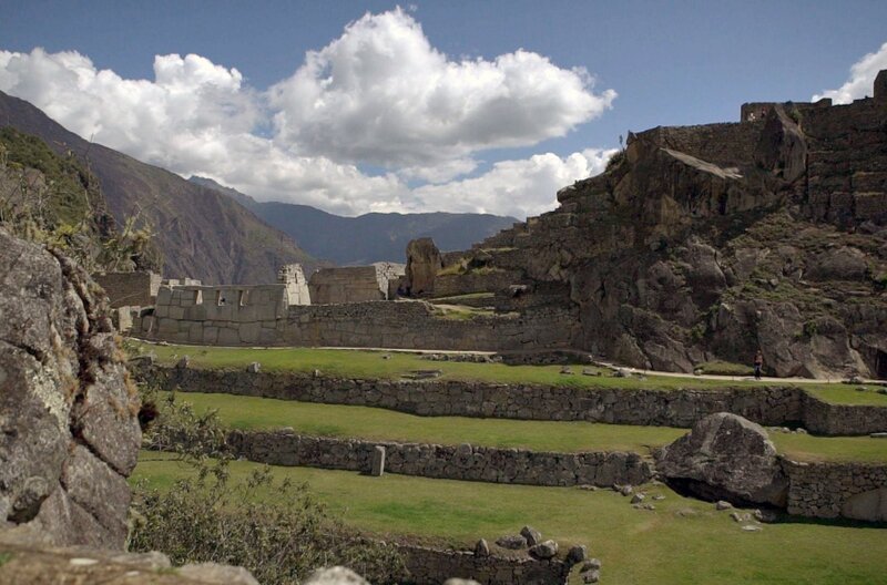 Seit seiner Entdeckung ranken sich zahlreiche Legenden um den Machu Picchu und seine ehemaligen Bewohner. Auch so manch einen Indiana Jones hat das Wahrzeichen Perus schon angezogen … – Bild: Elephant Doc