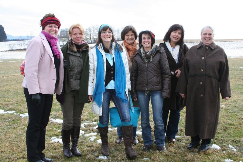 Alle Landfrauen sind bei Christine Wutz in der Oberpfalz zu Besuch. – Bild: BR