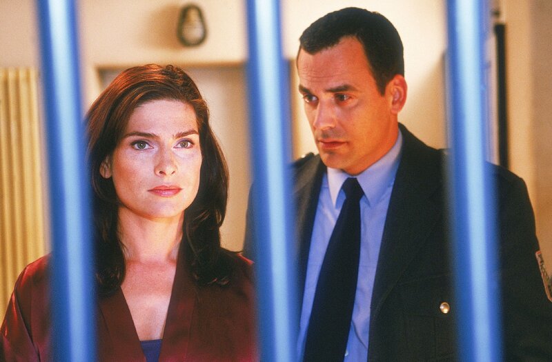 Tom (Marcus Grüsser) beichtet Elke (Maren Schumacher) seinen Seitensprung mit Pia. Elke gibt sich äußerlich gelassen, doch die Verletzung sitzt tief. – Bild: RTL