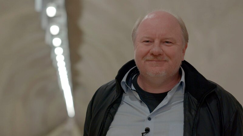Dr. Roman Leonhardt, Geophysiker, im Conrad Observatorium der Geosphere Austria – Bild: ServusTV /​ Terra Mater Studios