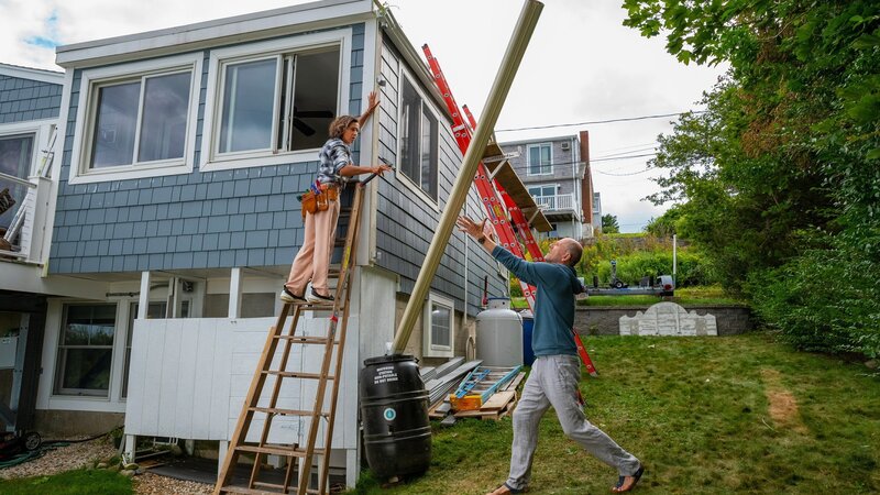 Ein Strandhaus «mit Potenzial»: Ulrike Folkerts als Anne Clark, Götz Schubert als Joe – Bild: SRF/​ZDF/​Rick Friedmann
