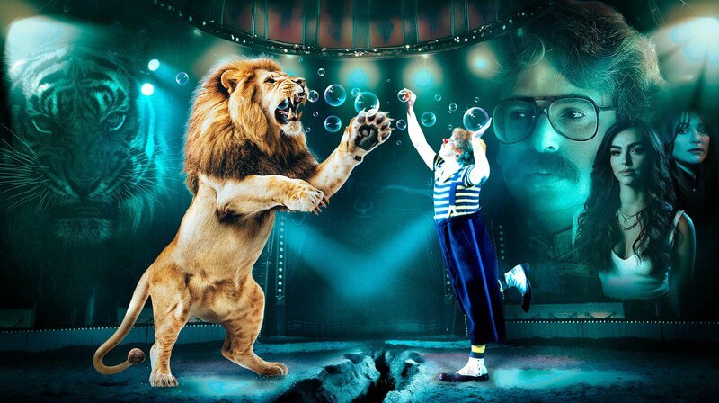 Das Cover zu „Roncalli – Macht der Manege“. – Bild: NDR/​UFA Documentary/​Sierra Foxtrot/​Circus Roncalli/​Theo O. Krath/​Bernd Hermes (Cineteam)/​gettyimages (Colin Langford)