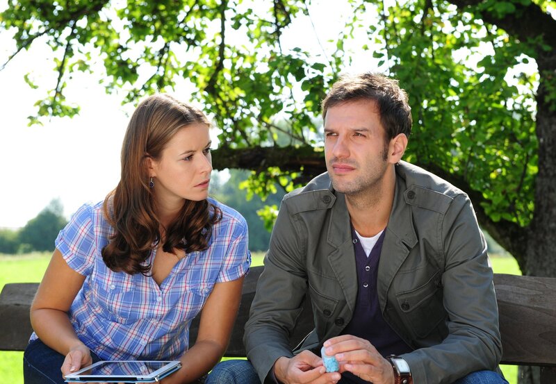 ARD STURM DER LIEBE FOLGE 1393, am Mittwoch um 15:10 Uhr im ERSTEN. Gitti (Kathleen Fiedler, l.) gesteht Nils (Florian Stadler, r.), dass sie einst tablettensüchtig war. – Bild: ARD/​Ann Paur