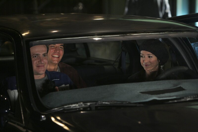 Sind der Meinung, Barney und Robin auseinanderbringen zu  müssen, da sie sich von morgens bis abends streiten: Ted (Josh Radnor, M.), Marshall (Jason Segel, l.) und Lily (Alyson Hannigan, r.) …. – Bild: 20th Century Fox International Television Lizenzbild frei