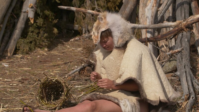 Sarah webt etwas. – Bild: Discovery Communications, LLC