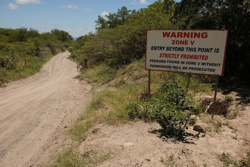 Forsaken Places_Lost Places-Geheime Welten EP Verlorenes Empire Die südliche Hälfte der Karibik-Insel Montserrat ist seit den Ausbrüchen des Vulkans Souffriere Hills im Jahr 1995 Sperrgebiet. – Bild: Florian Dedio/​CineCentrum