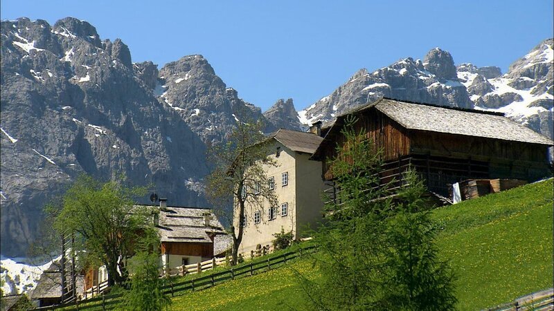 Bergsteigerdorf Lungiarue. – Bild: ORF/​Verlagshaus Jöchler