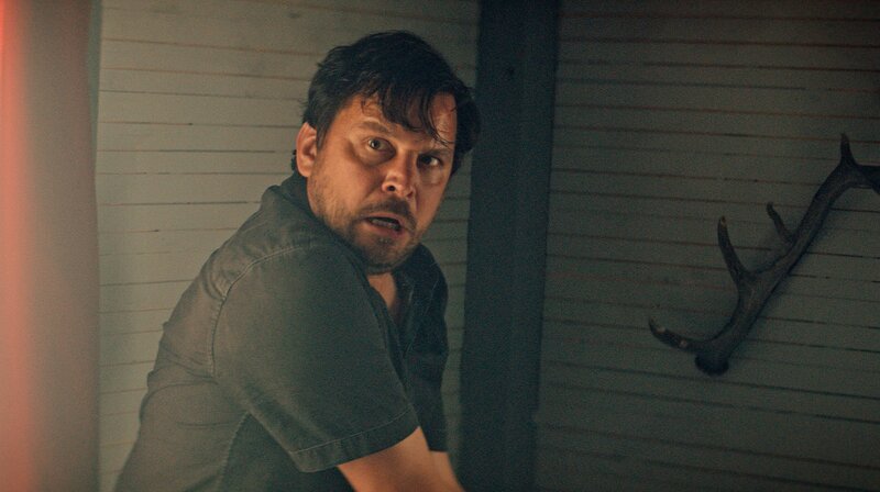 Frank Elling (Sascha Geršak) in Panik – Bild: HR/​NDR/​Polyphon/​Philipp Sichler