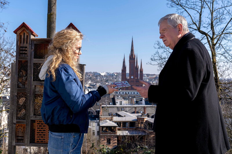 Der Staatsanwalt Tod eines Rebellen Kya-Celina Barucki als Johanna Dorn, Rainer Hunold als Bernd Reuther – Bild: SRF/​ZDF/​Andrea Enderlein