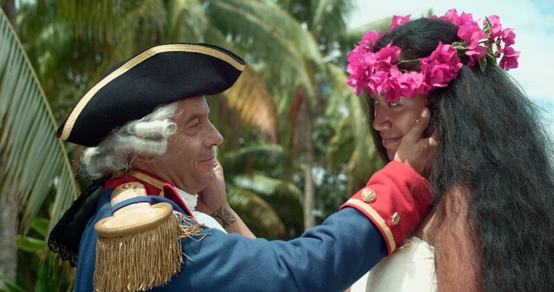 Geburt eines Mythos: Die Tahitianerinnen gehen offen auf die Franzosen zu. – Bild: ZDF und Philipp Grieß