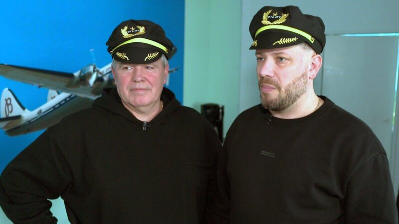 Harald und Flo fühlen sich schon wie Flugkapitäne – Bild: RTLZWEI, Yellowstone Productions