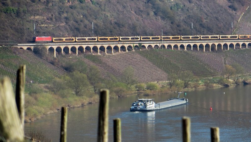 Entlang der Mosel. – Bild: SWR/​Bernhard Foos