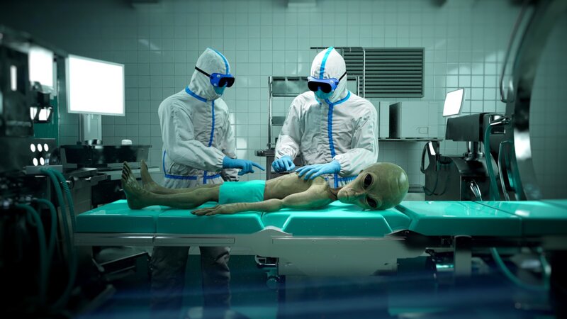 Hartnäckig halten sich Gerüchte über abgestürzte UFOs und Aliens, die auf der Area 51 untersucht werden. – Bild: ZDF und Richard Sako