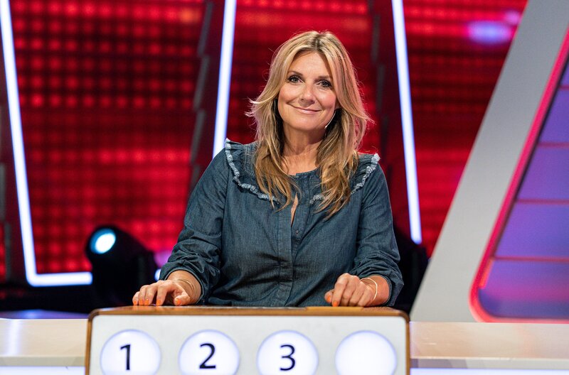 SWR SAG DIE WAHRHEIT, „Die SWR-Rateshow“, am Montag um 22:00 Uhr im SWR. Ratespiel mit Spaß und Schwindel, jeweils montags um 22:00 Uhr im SWR. Kim Fisher – Bild: SWR/​Christian Koch