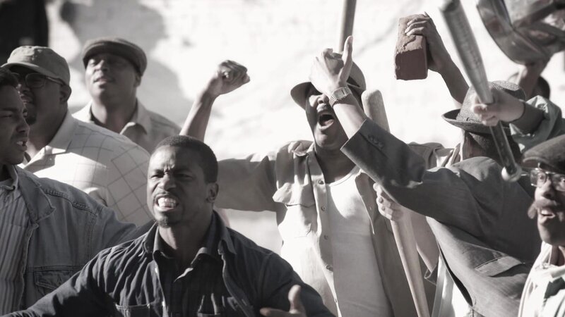 When the authorities begin to take action against the illegal taxi drivers, resistance builds up in the streets. – Bild: Discovery Channel