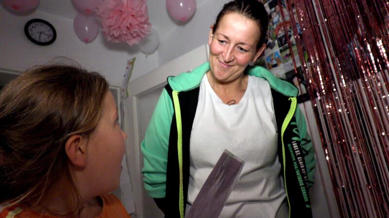 Vollblutmama Natascha schafft es, den Geburtstag ihrer Tochter Nala zu einem unvergesslichen Erlebnis zu machen.; Vollblutmama Natascha schafft es, den Geburtstag ihrer Tochter Nala zu einem unvergesslichen Erlebnis zu machen. – Bild: RTLZWEI