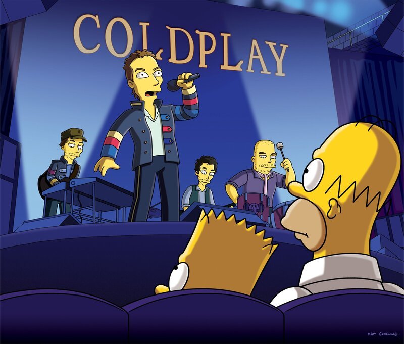 Homer (vorne r.) hat in Lotto gewonnen und genießt daraufhin mit Bart (vorne l.) ein Spezialkonzert von Coldplay … – Bild: und TM Twentieth Century Fox Film Corporation – Alle Rechte vorbehalten Lizenzbild frei