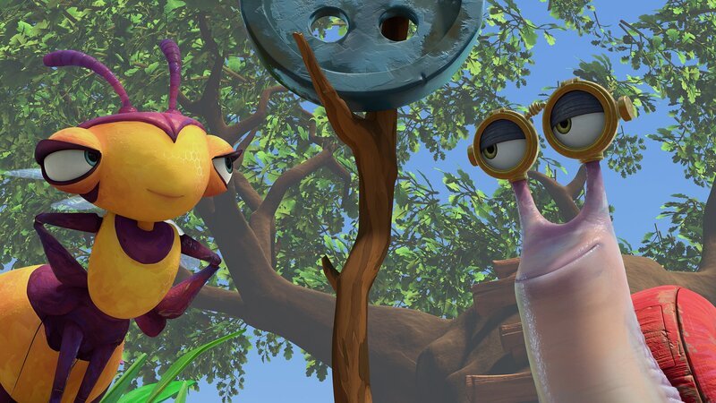 Willow und Syd sehen belustigt zu. – Bild: KiKA/​One Animation PTE LTD.