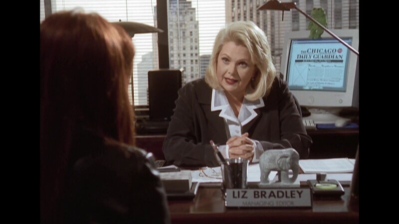 EPG-Bild; Liz Bradley (Ann Jillian, r.) stellt Monica (Roma Downey) als Journalistin ein und erklaert ihr ihre Prinzipien. – Bild: CBS Studios International
