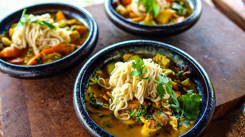 Vegetarisches Gemuse-Curry – Bild: NDR/​Tarik Rose