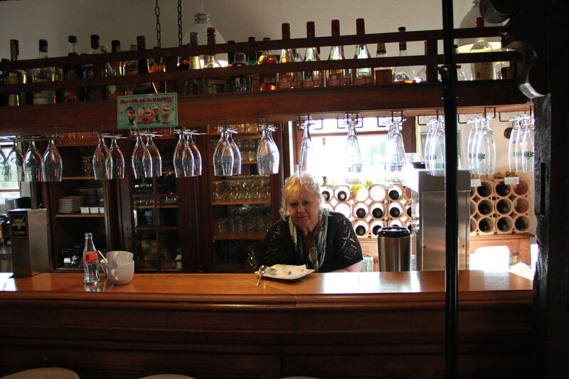 Annette Reinicke und ihr Mann brauchen dringend die Hilfe von Frank Rosin in ihrem ‚West Virginia in der Witwe Bolte‘. Doch wird es dem Sternekoch gelingen, sie vor dem Ruin zu retten? – Bild: Kabel Eins