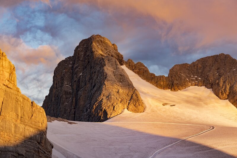 Dachstein bei Sonnenaufgang. – Bild: ORF III