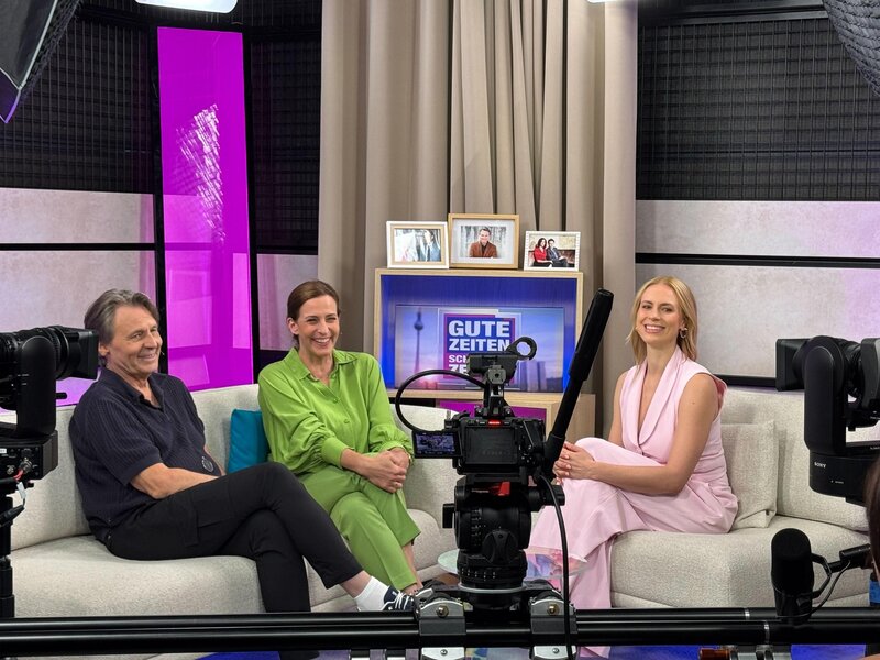 GZSZ-Highlights und sensationelle Überraschungen mit Wolfgang Bahro, Ulrike Frank & Lara Dandelion Seibert (r.). – Bild: RTL /​ Stephanie Heuser
