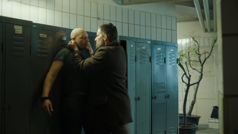 Lars Moewig (Jarreth Merz, l.); Dr. Fred Abel (Tim Bergmann) – Bild: Sat.1 emotions