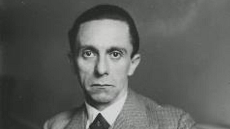 Joseph Goebbels. Seine Propaganda zieht viele Deutsche auf Hitlers Seite. – Bild: ZDF und Heinrich Hoffmann
