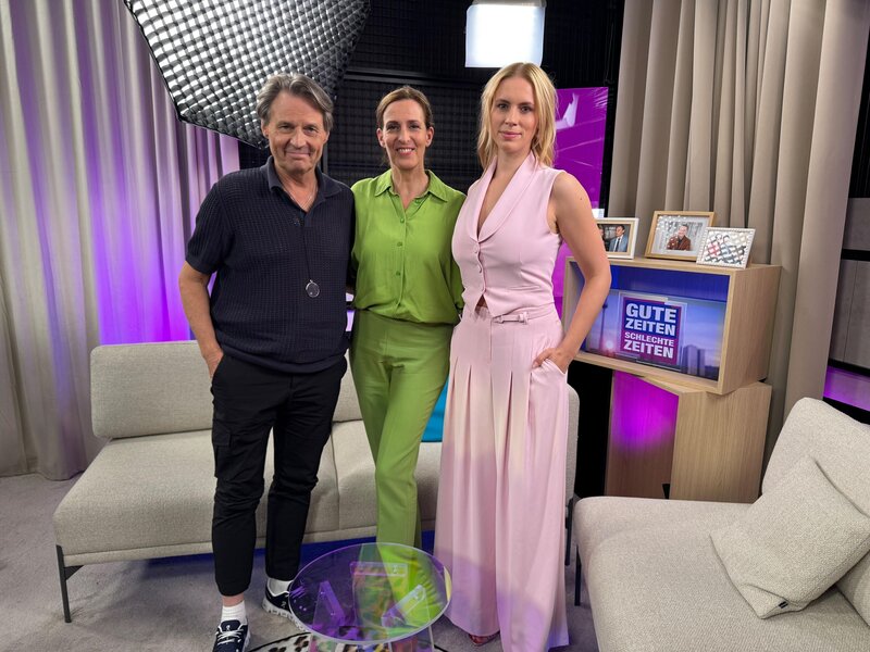 GZSZ-Highlights und sensationelle Überraschungen mit Wolfgang Bahro, Ulrike Frank & Lara Dandelion Seibert (r.). – Bild: RTL /​ Stephanie Heuser