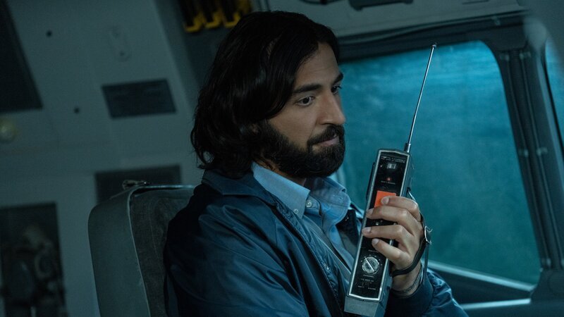 Im Cockpit des TWA-Flugs 841 testet der Ermittler die Hydraulik, um festzustellen, ob ein möglicher Ausfall Grund für den Sturzflug gewesen ist. – Bild: N24 Doku