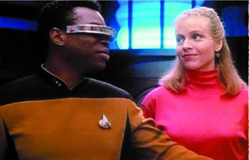 L-R: Lt. Cmdr. Geordi La Forge (LeVar Burton) und Hannah (Dey Young) – Bild: Tele 5
