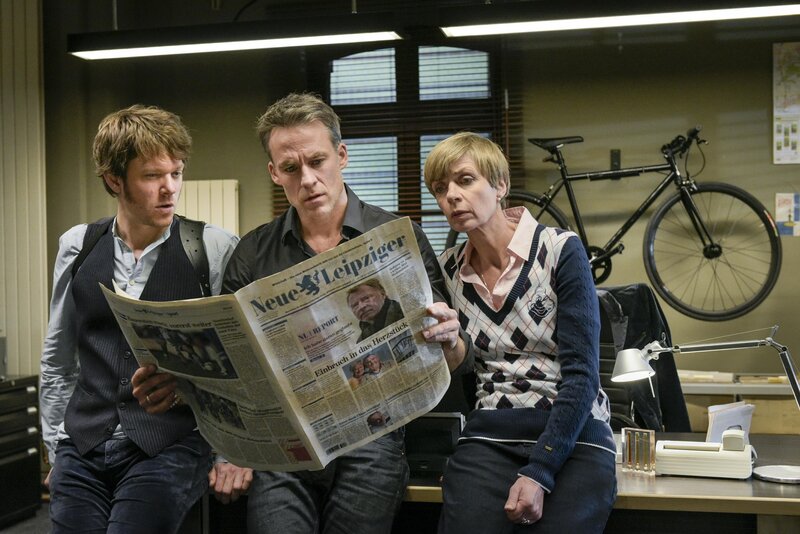 Tom Kowalski (Steffen Schroeder, l.), Jan Maybach (Marco Girnth, M.), Dr. Rossi (Anna Stieblich). – Bild: ZDF