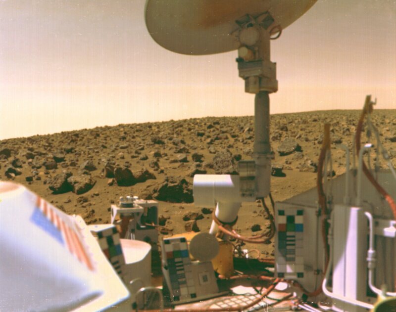 Der Mars hat einen besonderen Platz in der menschlichen Geschichte. Liegt die Faszination mit dem roten Planeten an seiner Farbe oder einer tiefen außerirdischen Verbindung zu ihm? Die NASA erforscht seit 40 Jahren diesen Planeten und könnte Beweise auf außerirdisches Leben gefunden haben … – Bild: Licensed by A&E Television Networks, LLC Lizenzbild frei