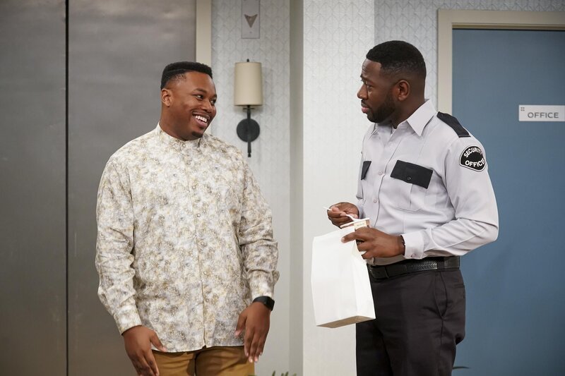 Marty Butler (Marcel Spears, l.); Malcolm Butler (Sheaun McKinney, r.) – Bild: © 2019 CBS Broadcasting, Inc. /​ Monty Brinton /​ Monty Brinton