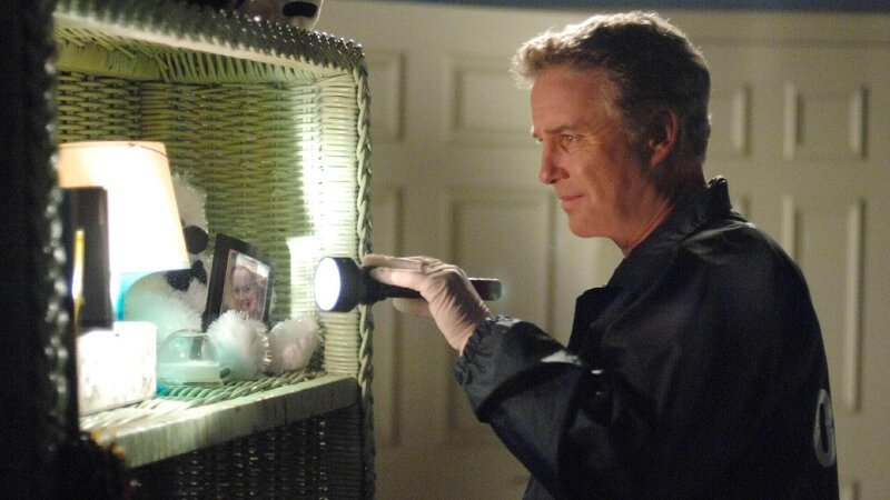 Wer hat die sechs jungen Mädchen umgebracht? Grissom (William Petersen) und sein Team versuchen jedes Detail am Tatort auszuwerten, um so den Täter zu überführen. – Bild: Foto: RTL /​ CBS