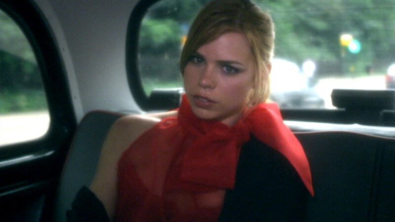 Belle (Billie Piper) – Bild: RTL /​ Studio Hamburg Enterprises GmbH