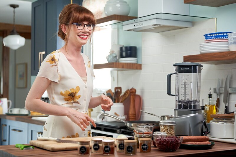 Mary bereitet ihr Gericht vor. – Bild: RTL /​ Boat Rocker Rights