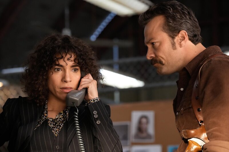Special Agent Vera Strickland (Diany Rodriguez, l.); Special Agent Mike Franks (Kyle Schmid, r.) – Bild: CBS Broadcasting, Inc. /​ Robert Voets