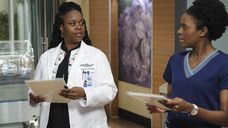 Dr. Jordan Allen (Bria Henderson, l.), Dr. Olivia Jackson (Summer Brown) – Bild: TV NOW