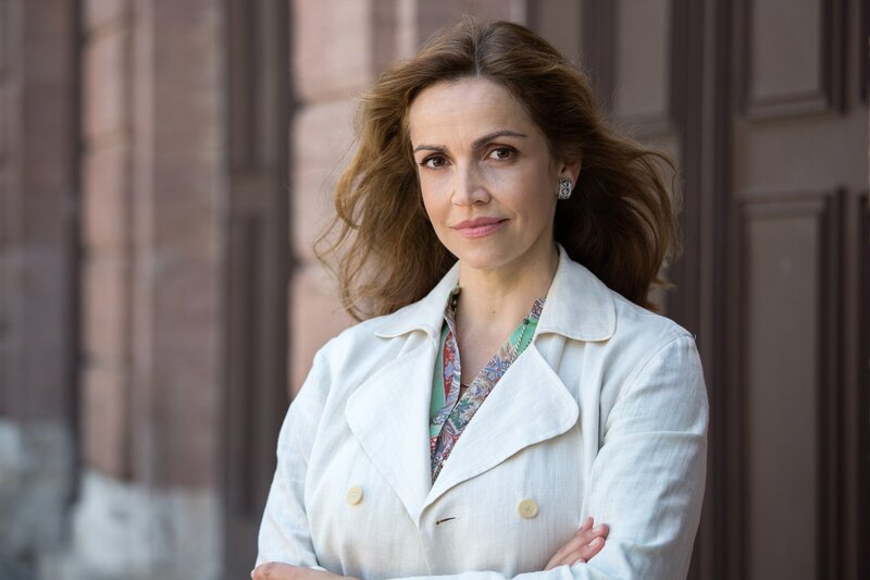 Was verschweigt Dr. Mariann von Walthausen (Rebecca Immanuel)? – Bild: ARD/​Andreas Wünschirs