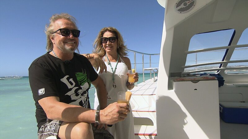 Carmen und Robert geniessen die Zeit unter karibischer Sonne – Bild: RTLZWEI, Geiss TV