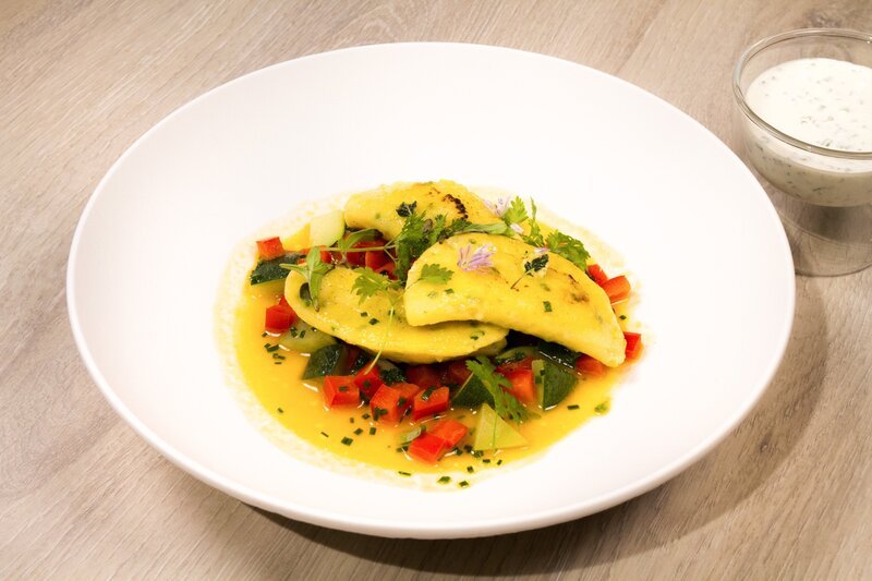 Zucchini-Erdäpfel-Taschen von Paul Ivic. – Bild: ORF/​Interspot Film