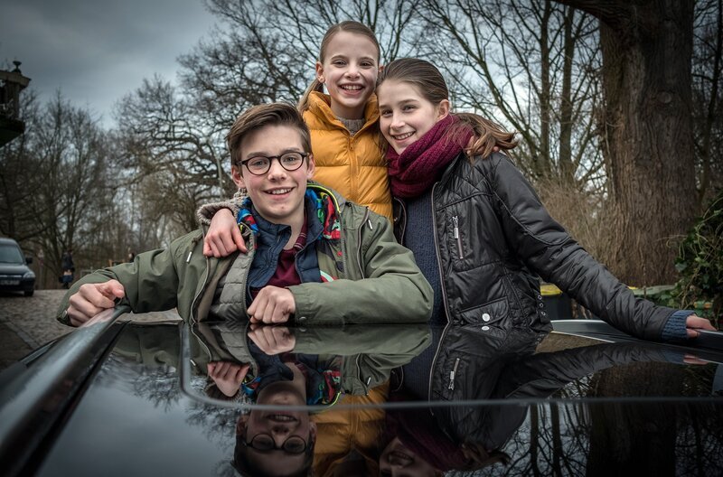 Benny, Alice und Mia nehmen Abschied von Hamburg. – Bild: NDR/​Boris Laewen