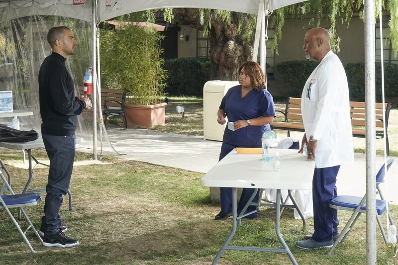(v.l.n.r.) Dr. Jackson Avery (Jesse Williams); Dr. Miranda Bailey (Chandra Wilson); Dr. Richard Webber (James Pickens jr.) – Bild: American Broadcasting Companies, Inc.