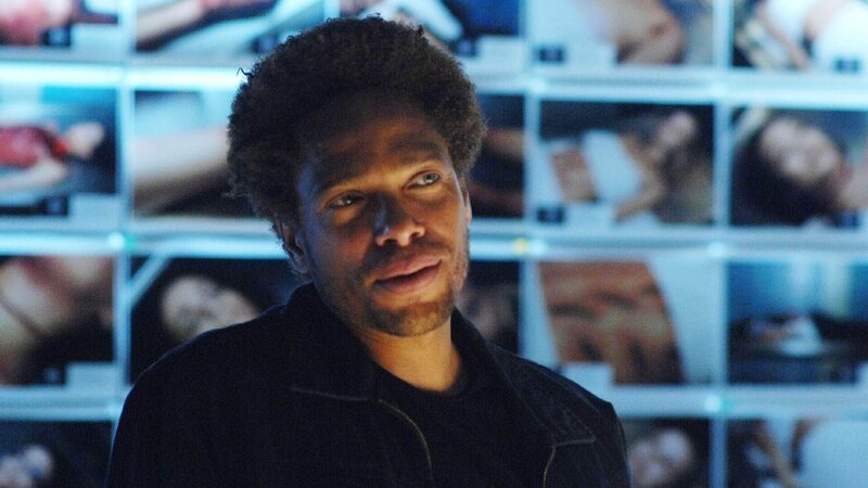 Für Warrick (Gary Dourdan) ist der neueste Fall besonders schwierig, weil er Mrs. Wilson – die beste Freundin seiner verstorbenen Großmutter – besuchen muss, deren Enkelin Emily unter den sechs Opfern war. – Bild: RTL /​ CBS