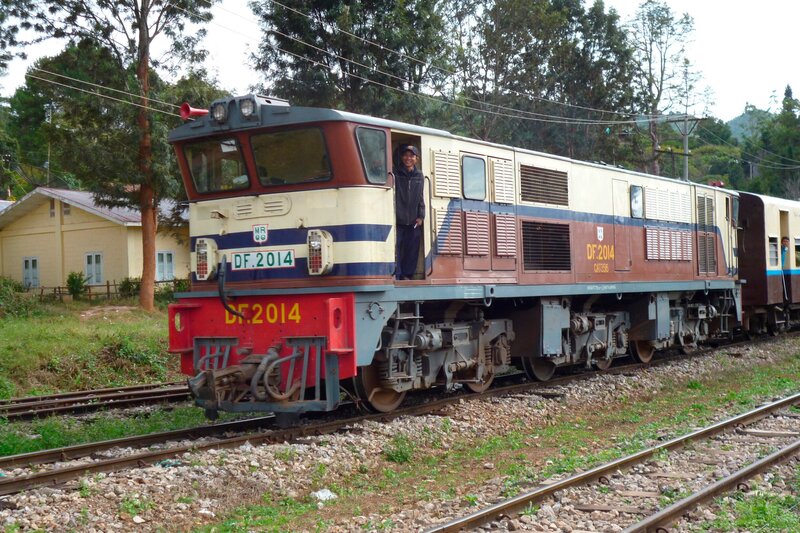 SWR Fernsehen EISENBAHN-ROMANTIK, FOLGE 841, „Von Einbeinfischern, Goldklopfern und Zigarrendrehern, Schienenabenteuer Myanmar“. – Bild: NDR/​SWR/​Alexander Schweitzer
